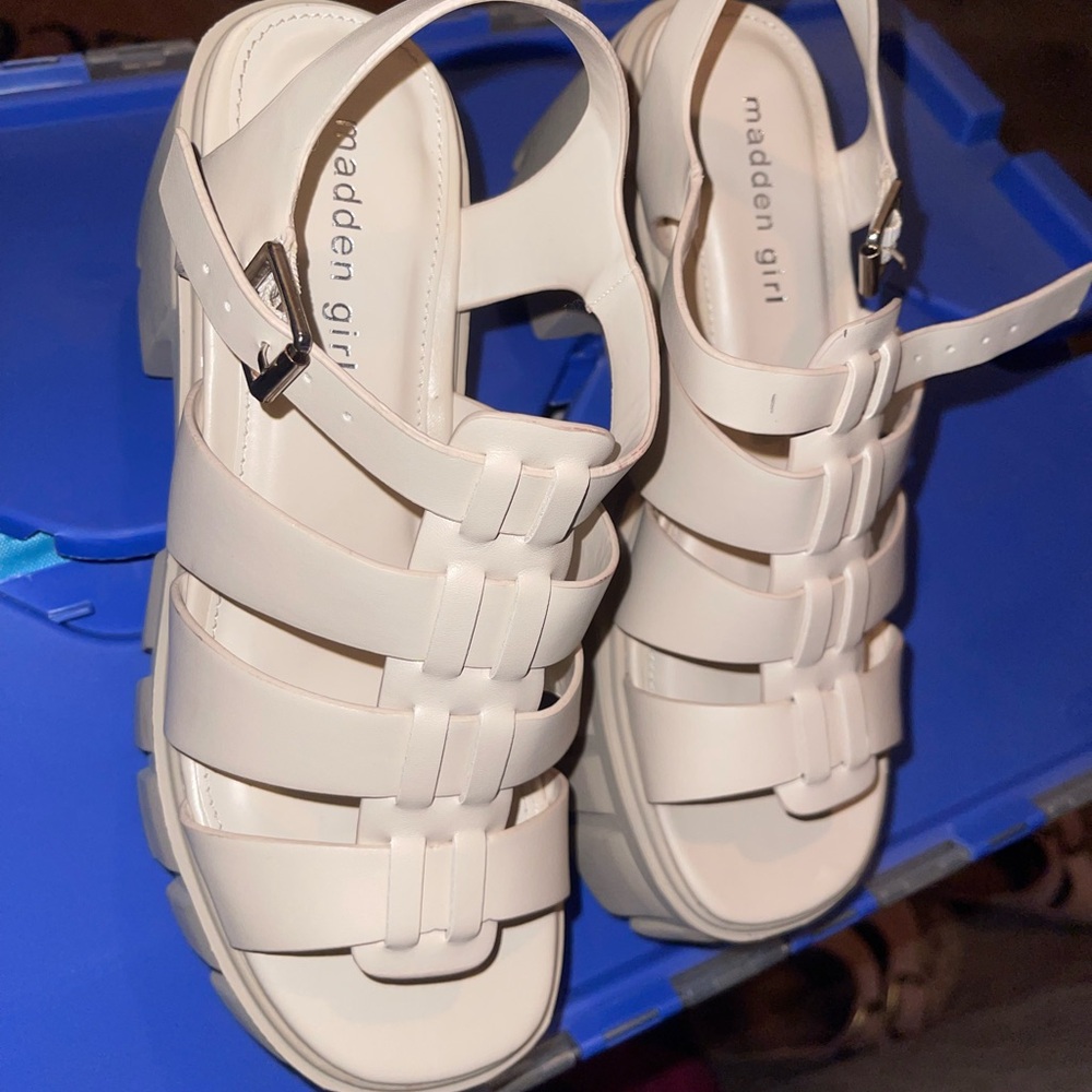 Madden Girl Cream Sandals platform euc gennesis